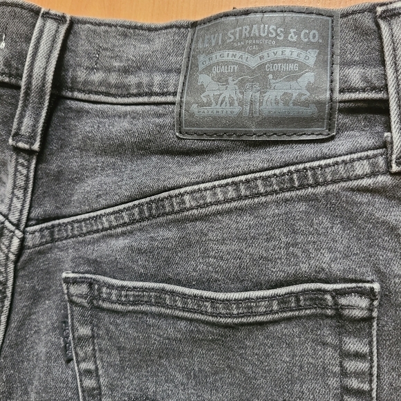 Levi's High Waisted Taper Jeans - Picture 5 of 13